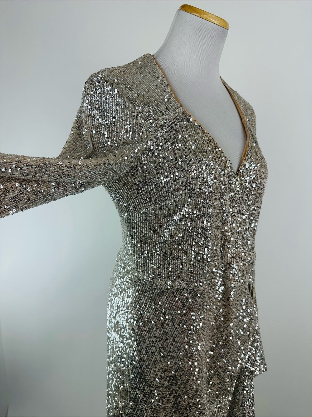 Belle Badgley Mischka Silver Sequin Dress Size 10 - Picture 7 of 15